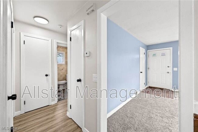 Building Photo - 1619 Struble Ave NE