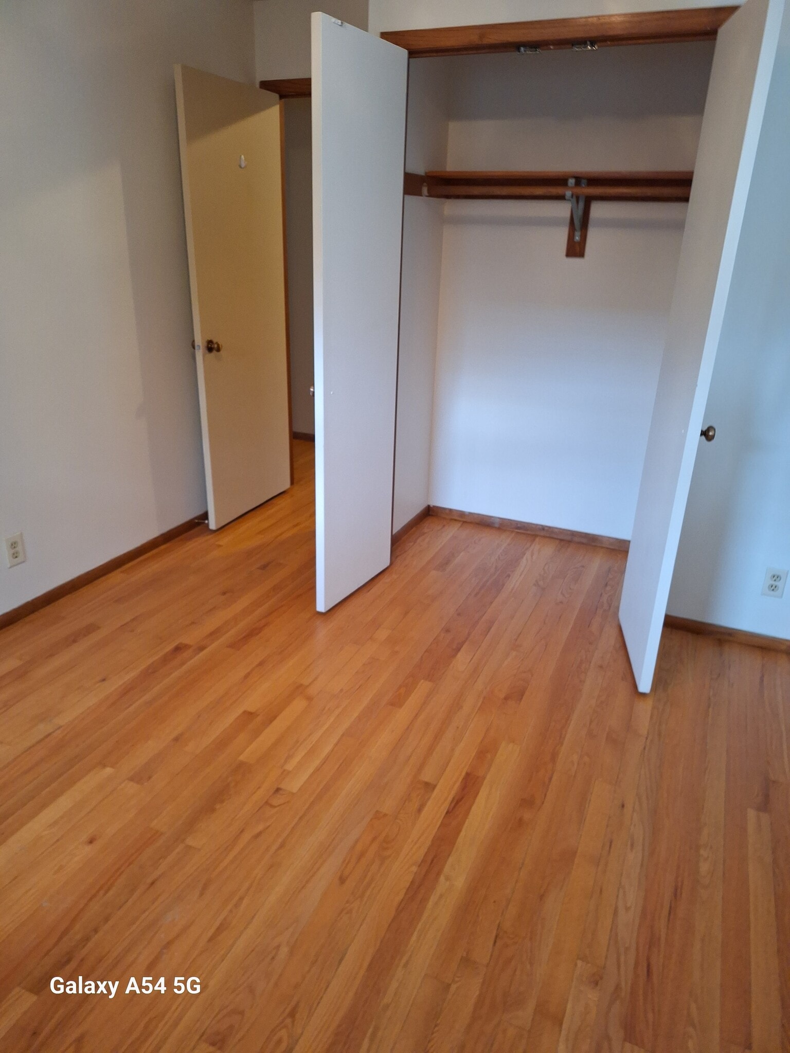 3rd bedroom - 6405 Milwaukee Ave