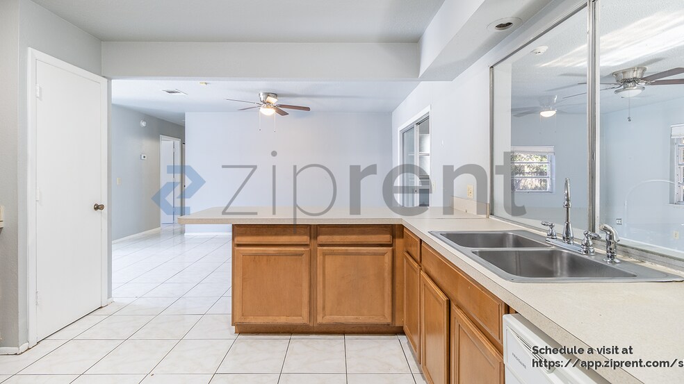 Building Photo - 839 Chelsea Ave