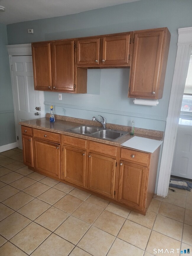 Building Photo - 2744 Main St