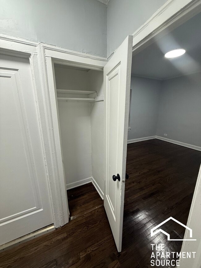 Building Photo - 5214 1/2 S Drexel Ave