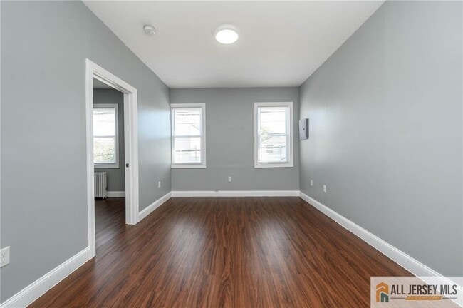 Building Photo - 307 Pershing Ave