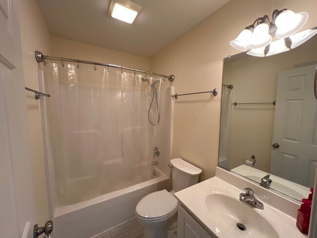 Building Photo - For Rent in Charleston Ridge