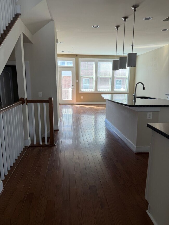 Building Photo - 4 LEVEL TOWNHOUSE WITH 2 CAR GARAGE, WALKING DISTANCE TO DOWNTOWN CROWN