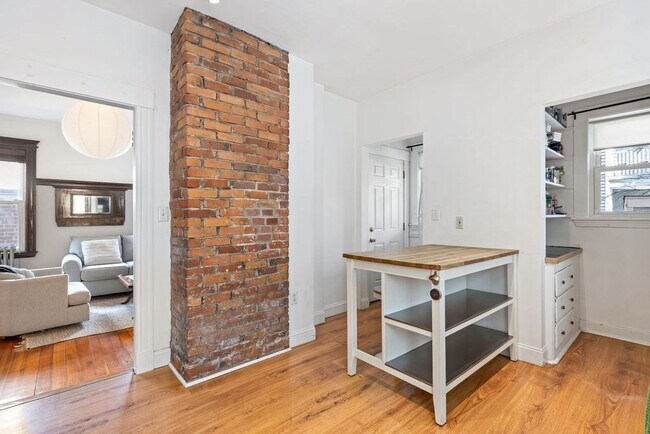Building Photo - 17 Germania St
