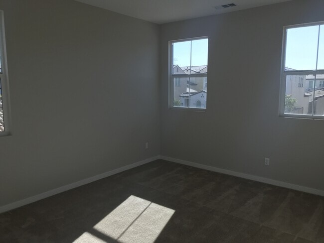 Building Photo - Welcome to beautiful home in Rosetta Canyon!