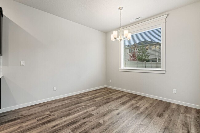 Building Photo - LOCATION!! Pristine Newer 4BR/2.5BA Home in Meridian’s Verado Subdivision