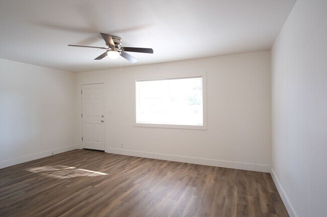 Building Photo - 3 Bedroom 1 Bath -COMING SOON
