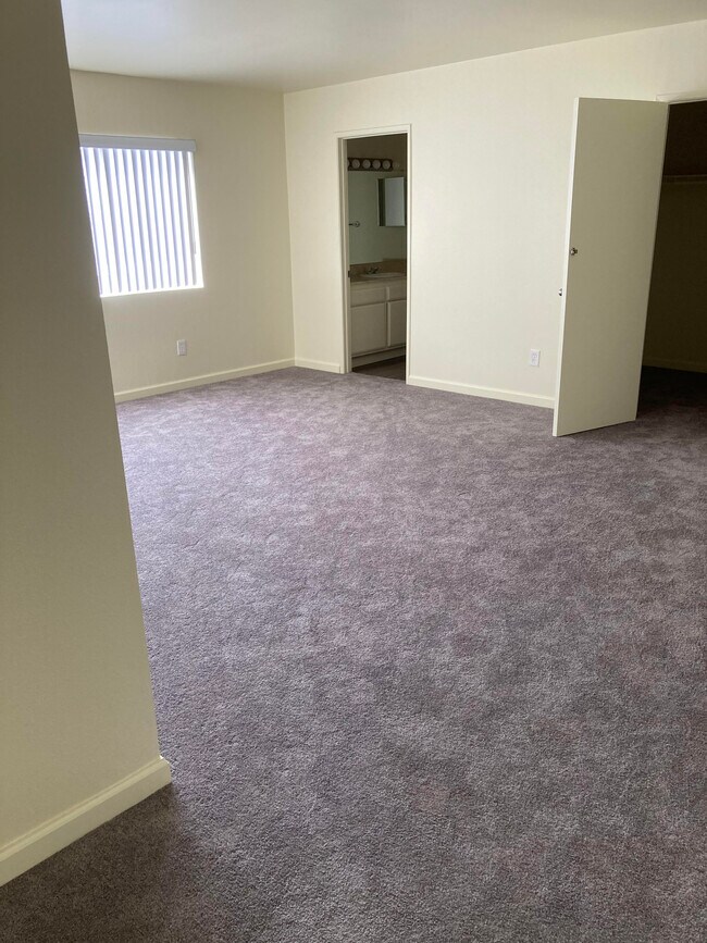 Building Photo - 12264 Chandler Blvd