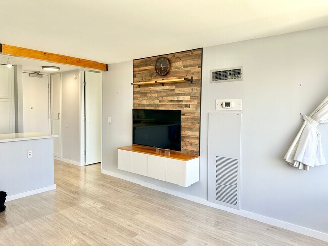 Building Photo - Upgraded 1 bedroom in Waikiki! Price Change!