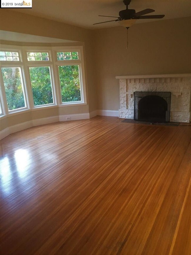 Building Photo - 638 Viona Ave
