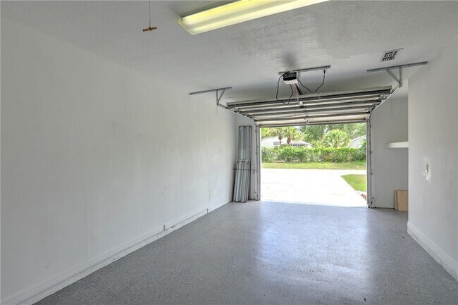 Building Photo - 11187 Airport Dr