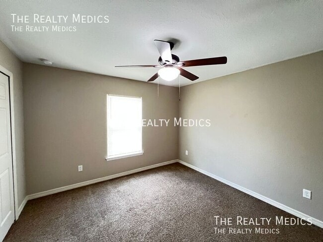 Building Photo - 2427 SW 168th Loop