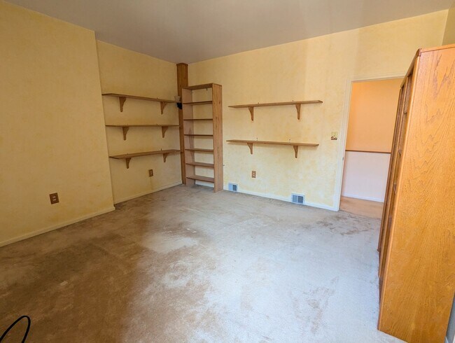 Building Photo - 312 Denniston St