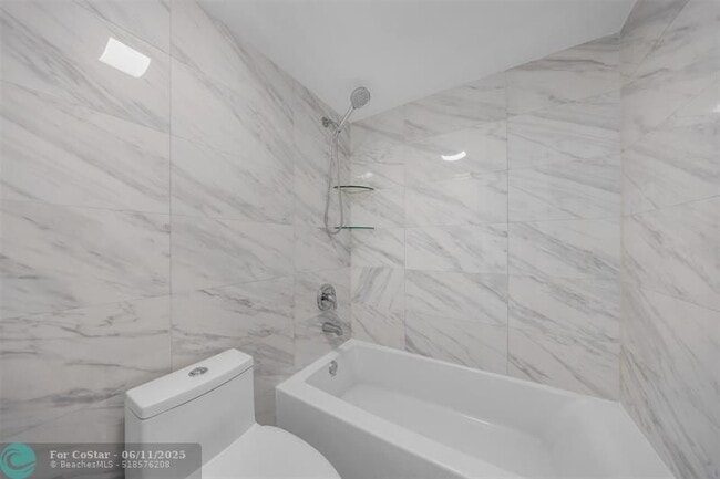 Building Photo - 2300 S Cypress Bend Dr