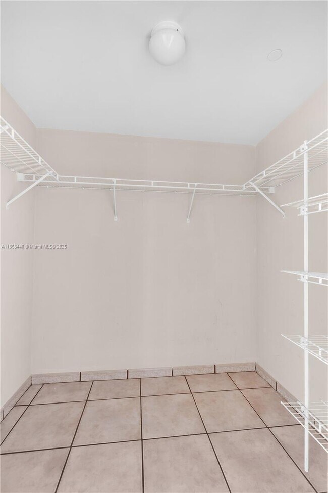 Building Photo - 2475 Brickell Ave