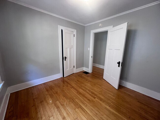 Building Photo - 00093 - Orchard Hill 256-258