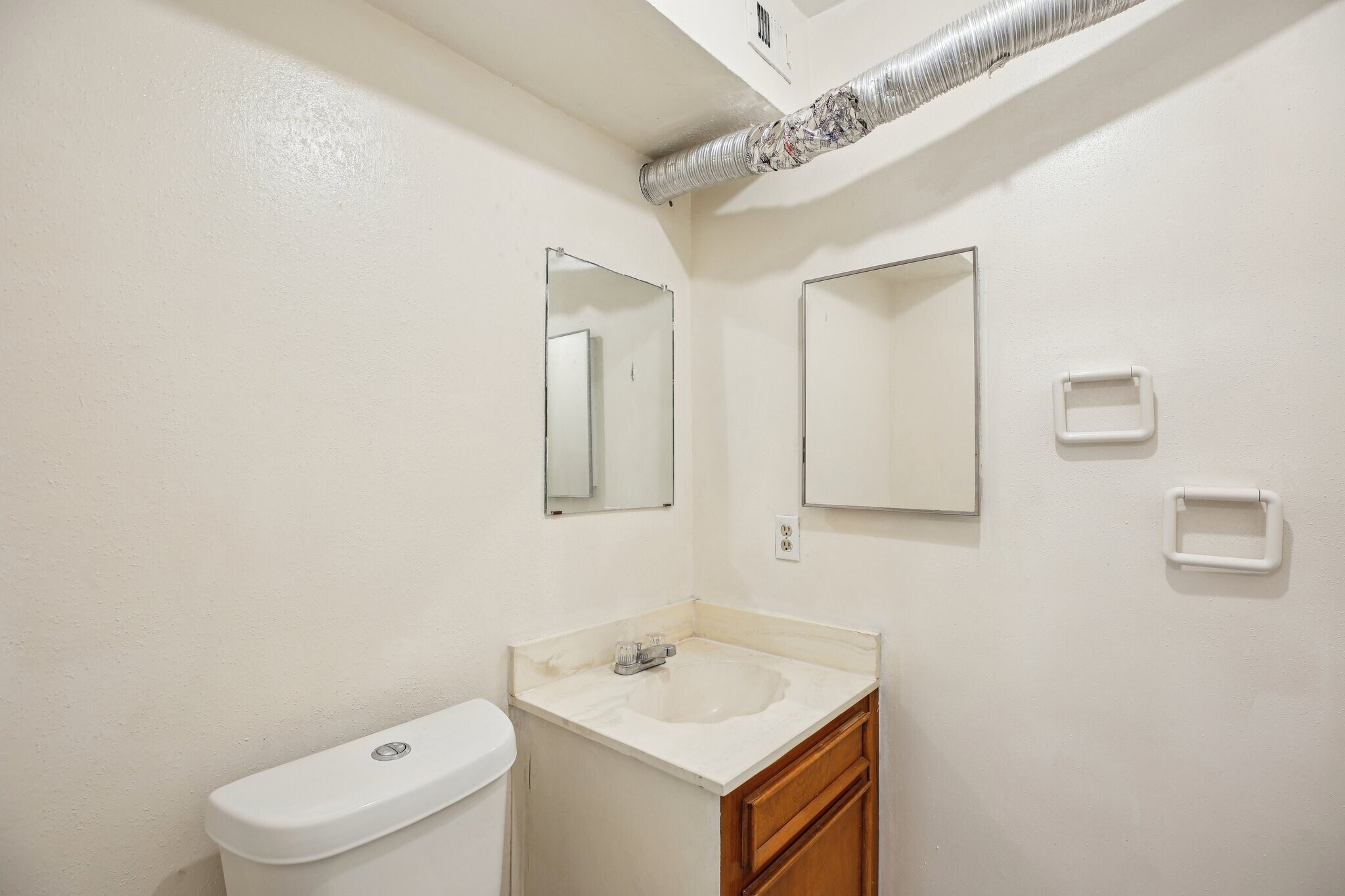 Building Photo - 8379 La Roche Ln