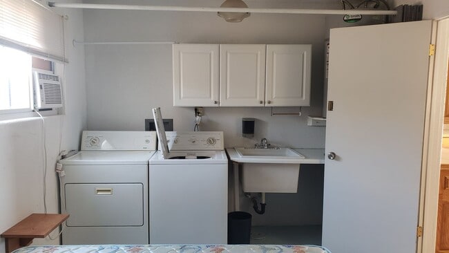 Building Photo - 1 bedroom Casita for rent