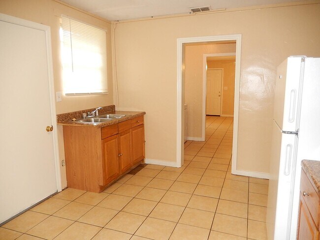 Building Photo - 1518 Pepper Dr