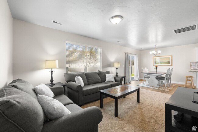 Building Photo - 3 Bedroom Townhome  in Pleasant Grove for Rent!