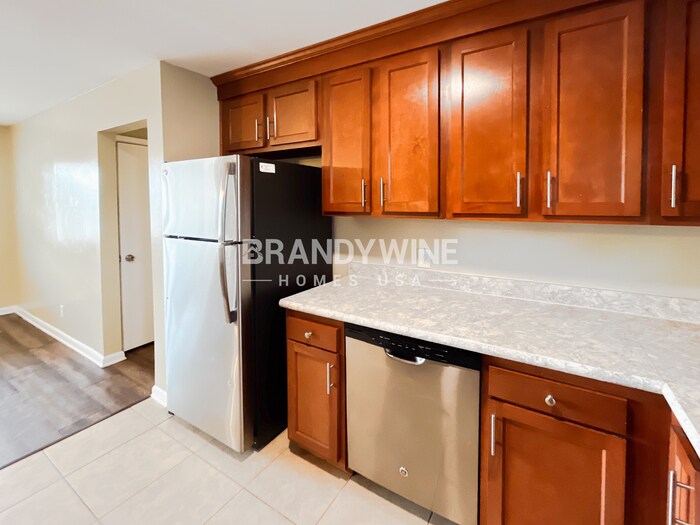 Building Photo - 6011 Meadow Ln