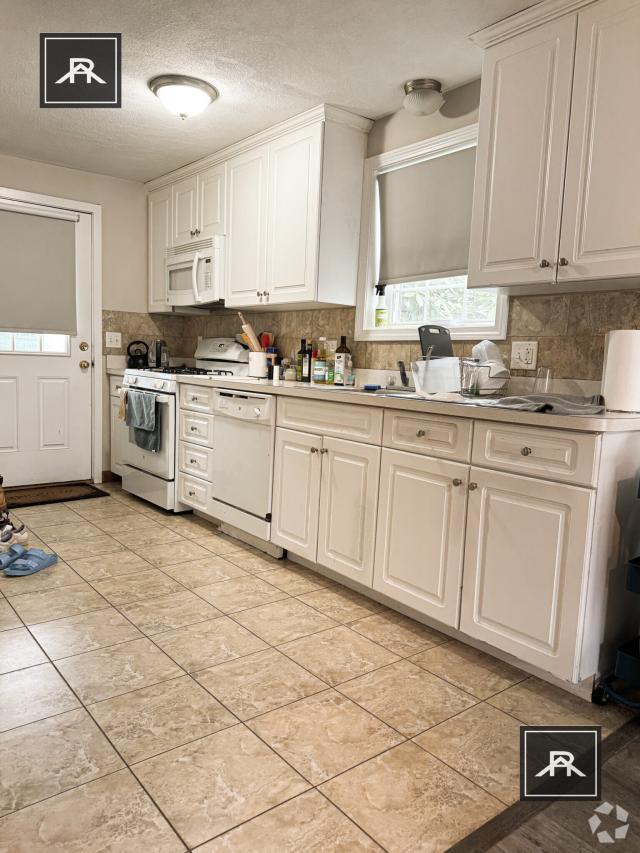 Building Photo - 3 bedroom in Allston MA 02134