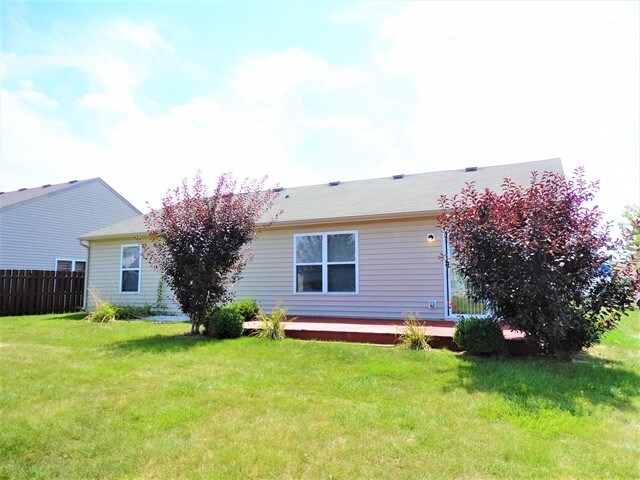 Building Photo - 1740 Brookview Dr