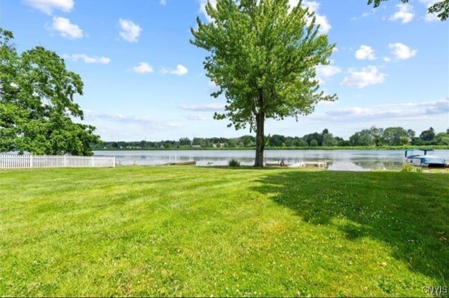 Building Photo - 13 E Edgewater Dr