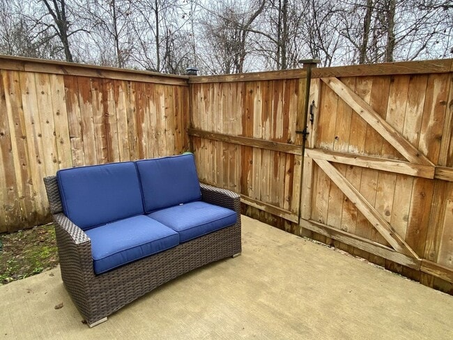 Building Photo - 1021 Livingstone Ln