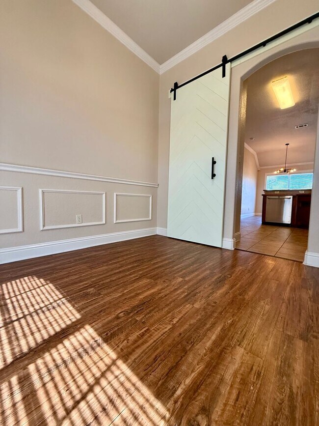 Building Photo - 5 bedroom - Great OUTDOOR LIVING - ALEDO ISD