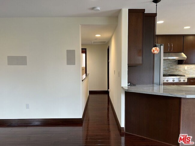 Building Photo - 1019 Camino Real