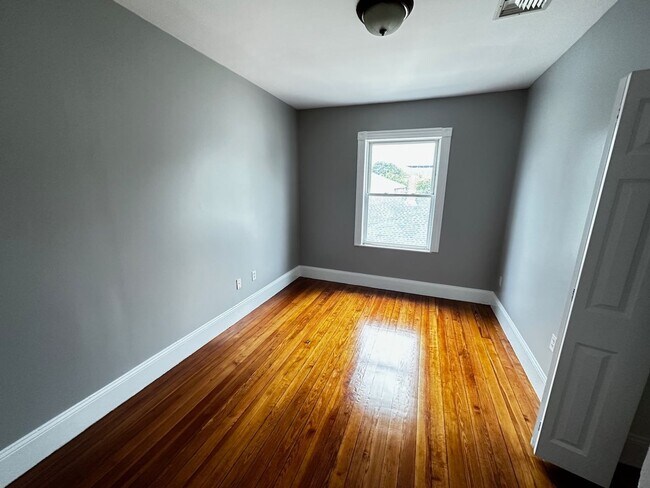 Building Photo - Available now - Only pay half broker fee -...