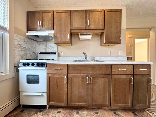 Building Photo - 99 Jerusalem Ave