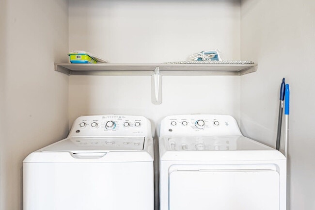 Building Photo - 2200 Montopolis Dr