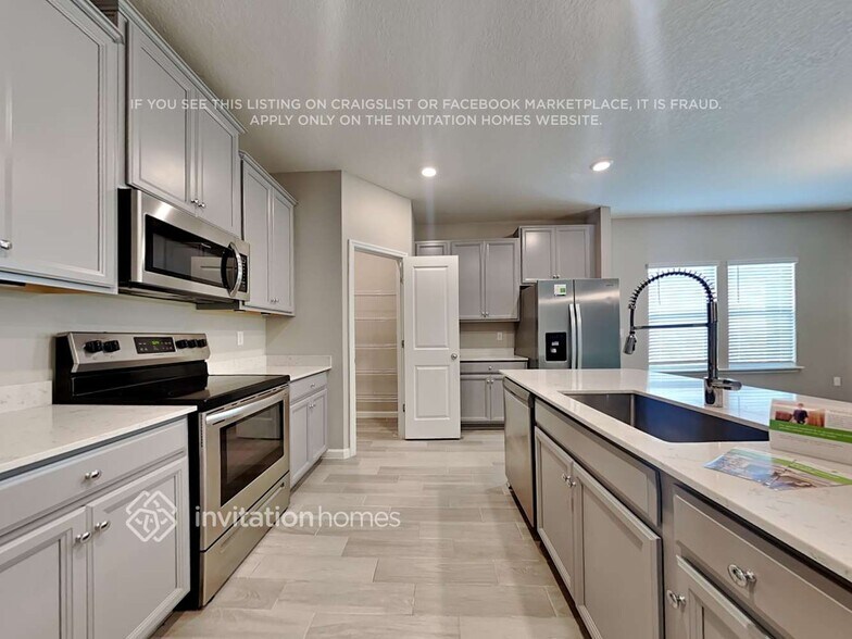Building Photo - 9822 Lemon Grass Ln