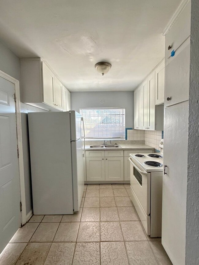 Building Photo - Special Home 1 Block from River! For Rent at an Affordable Price.