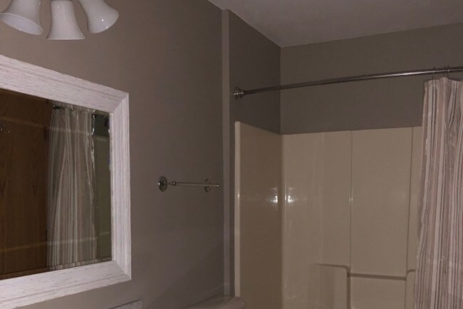 Building Photo - 2810 Windhurst Dr