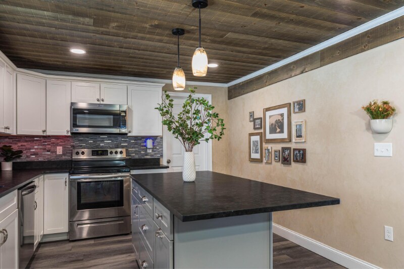 Building Photo - 730 Mammoth Rd