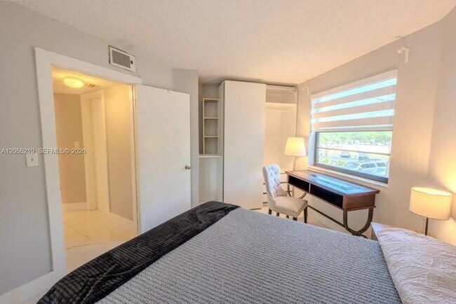 Building Photo - 10451 W Broward Blvd