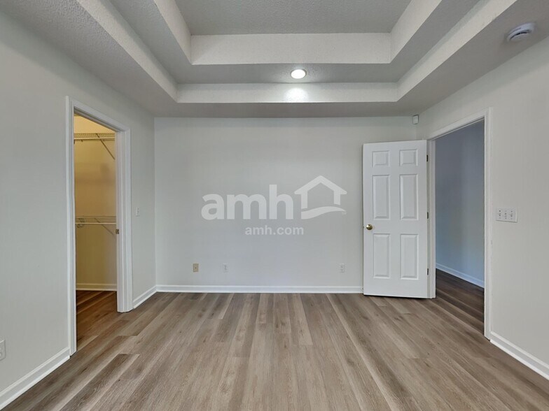 Building Photo - 604 Lake Lennox Dr