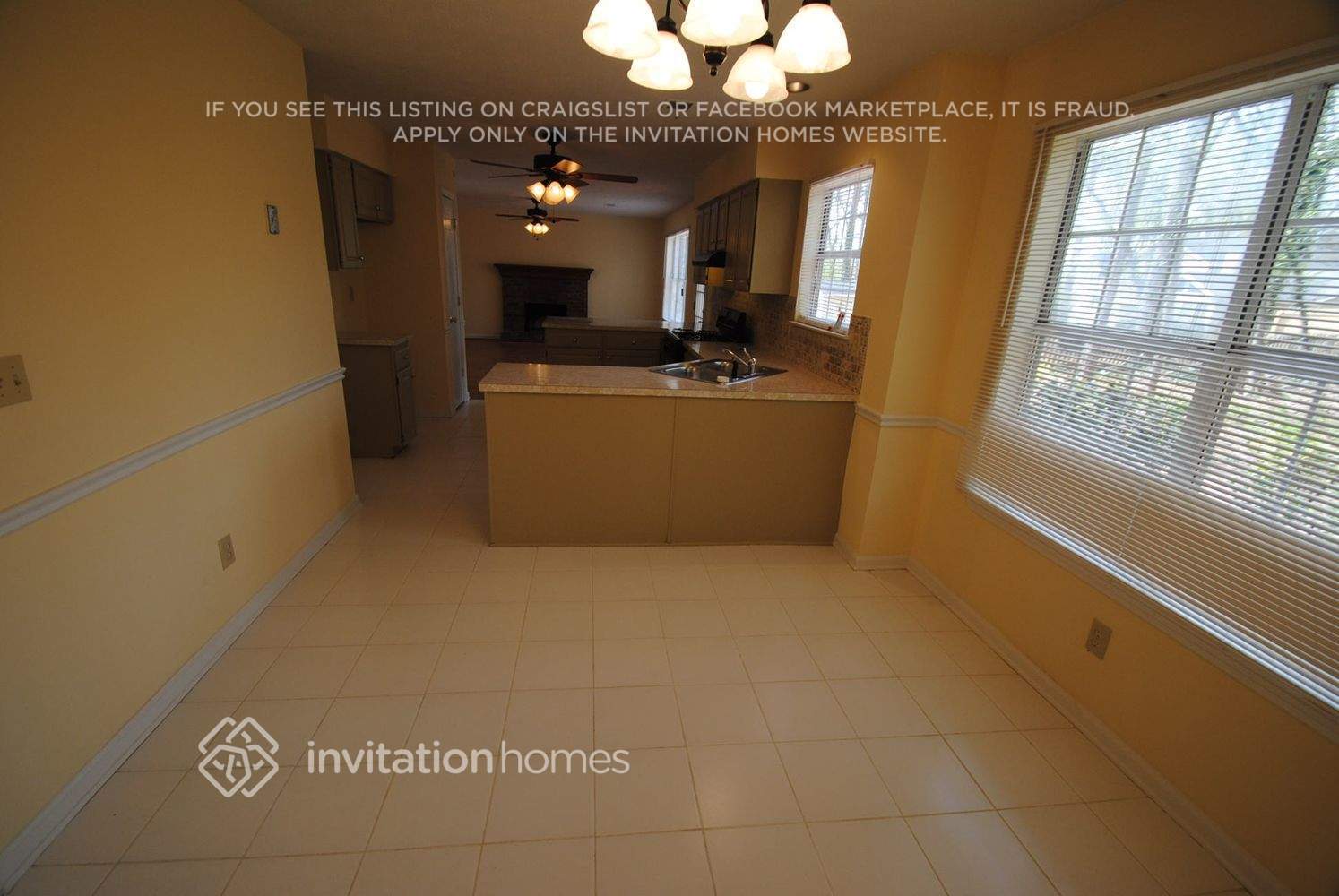 Building Photo - 4220 E Meadow Dr