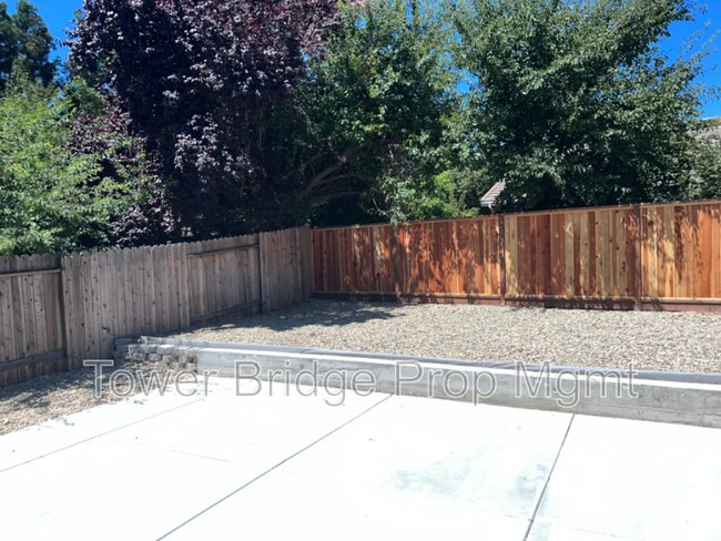 Building Photo - 3918 Ginko Way