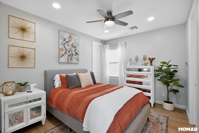 Building Photo - 4060 S Thistle Dr