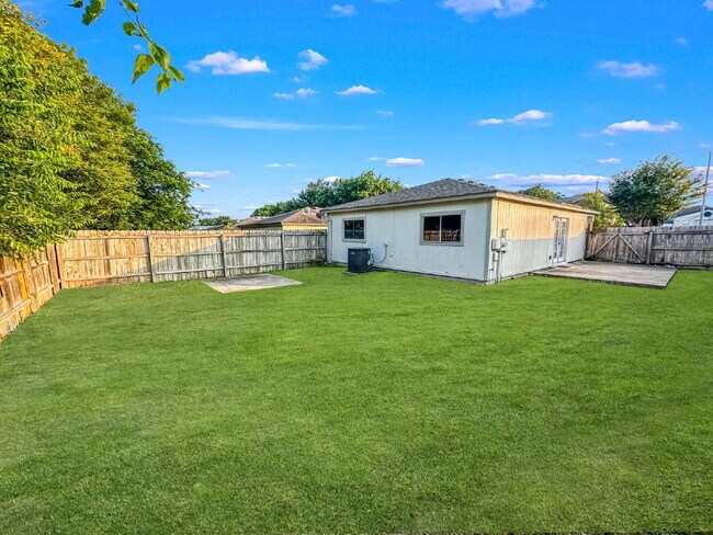 Building Photo - Cozy 2 Bedroom 2 Bath 1 Story Home