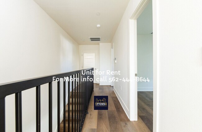 Building Photo - Townhome - 3 Bedrooms-2.0 Baths - Cudahy