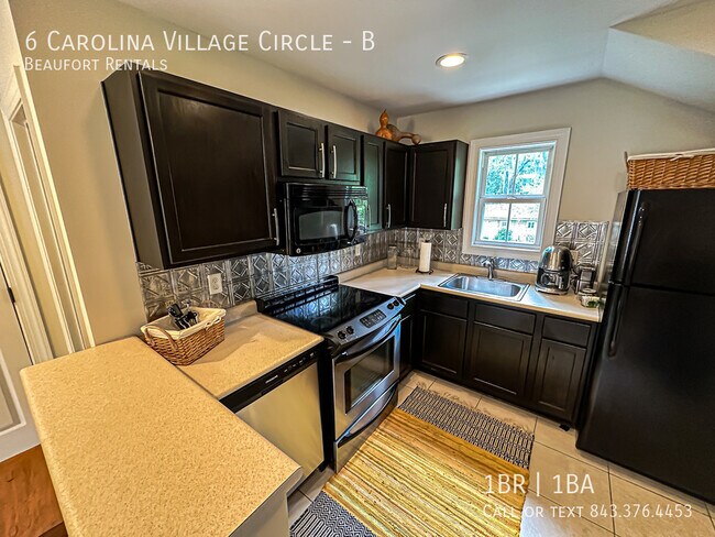 Building Photo - 6 Carolina Village Cir