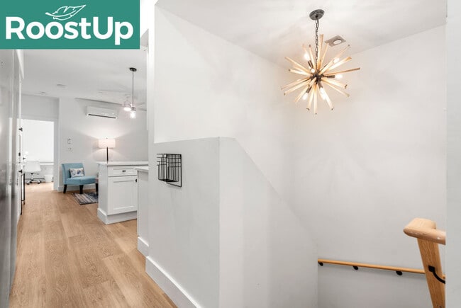 Building Photo - Furnished private bedroom with private ens...