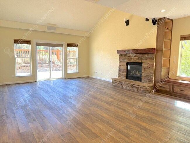 Building Photo - 4 BR Home in SE Bend with Canal Trail Access, Fenced Yard & Greenhouse