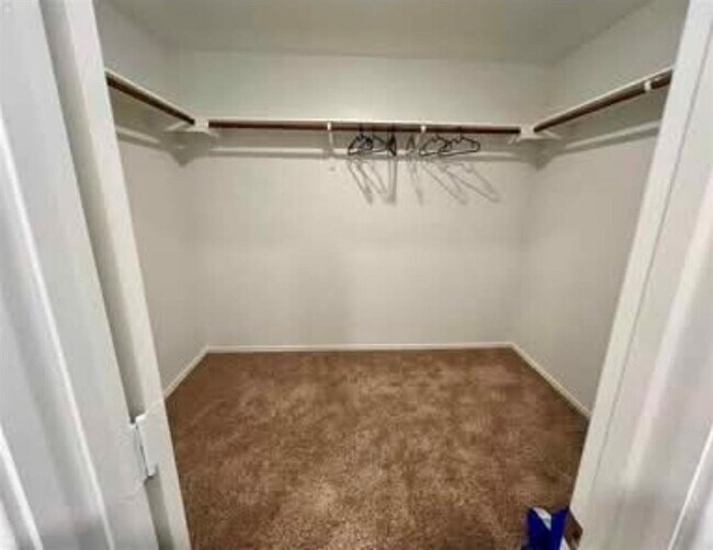 Building Photo - 420 Halfmoon Dr